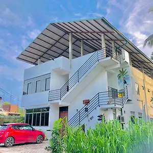Ceylon - Airport Transit Hostel Negombo